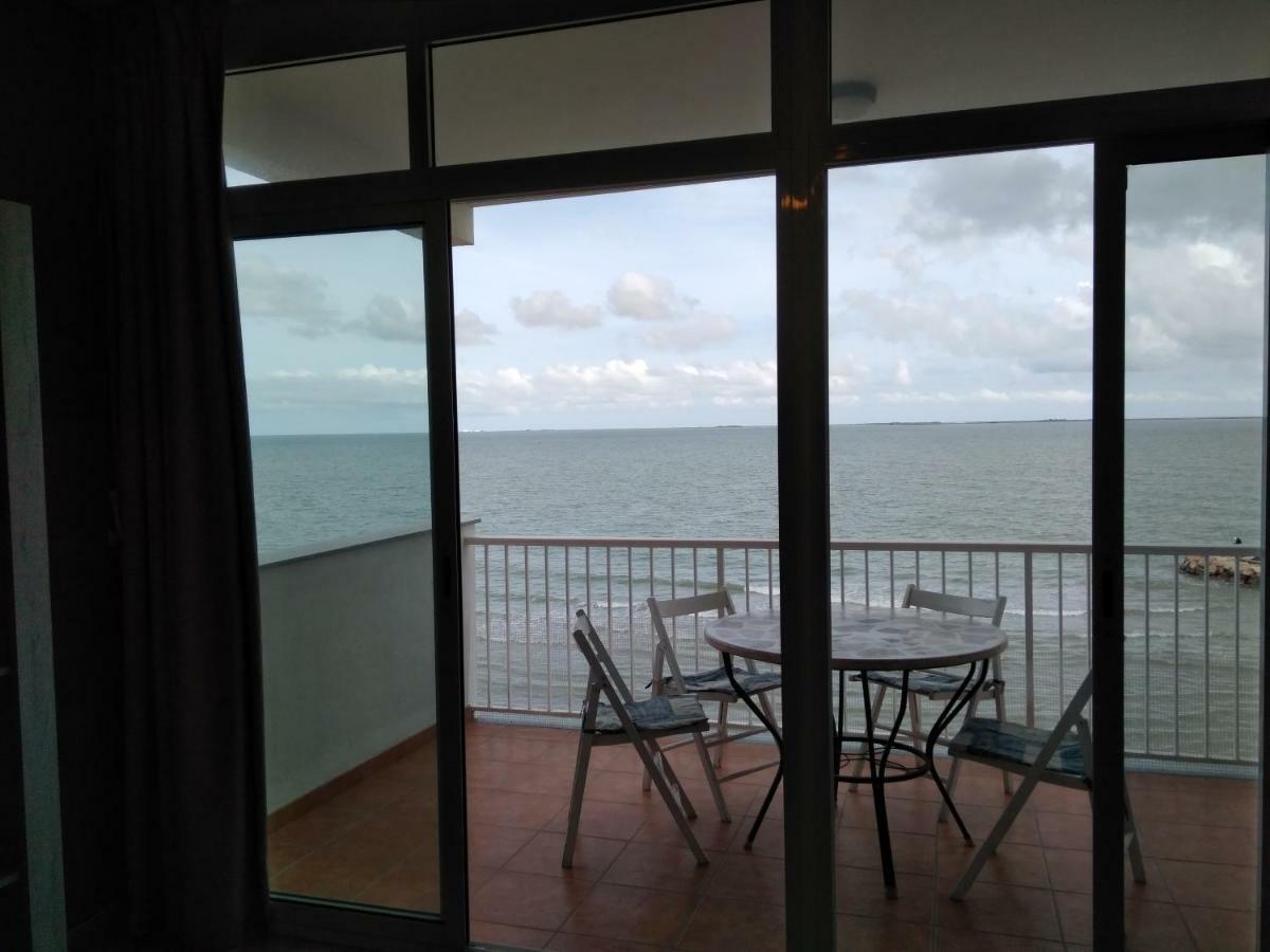 Apartamento en primera línea de mar Sant Carlos de la Ràpita Exterior foto